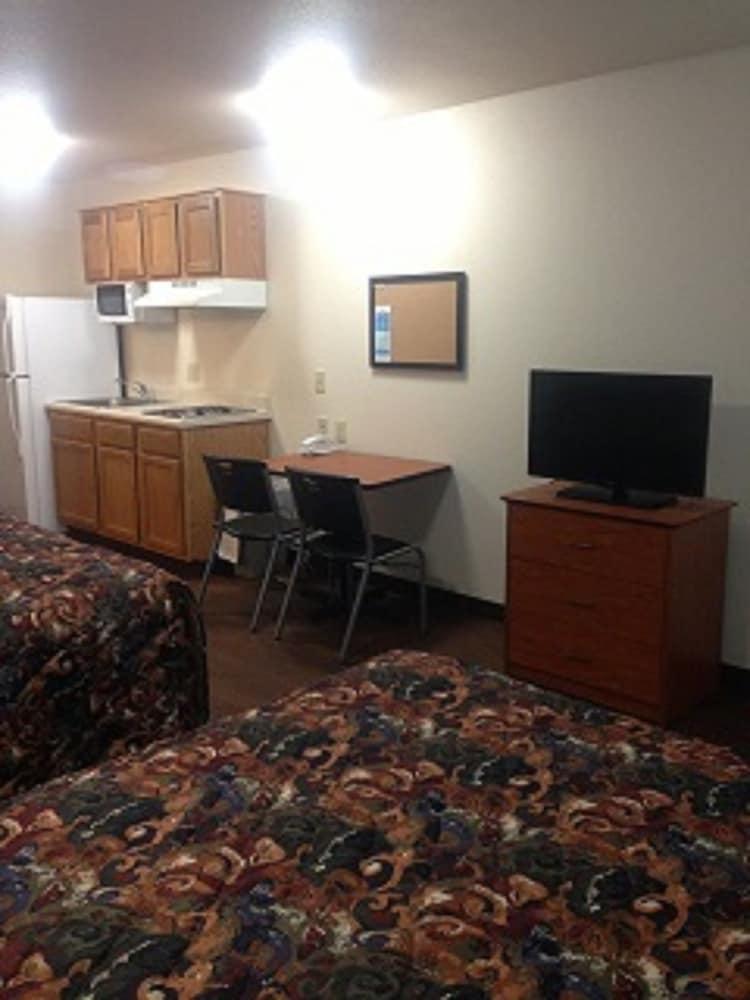 Inland Suites Lamar Street photo 3
