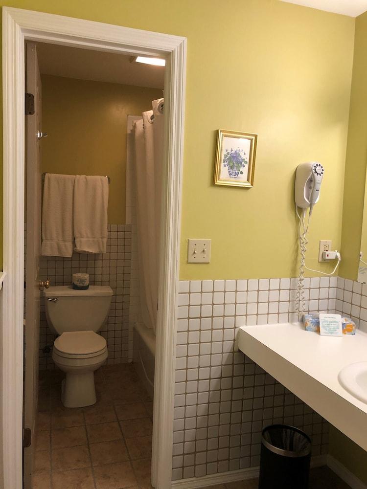 Delamater Inn photo 93