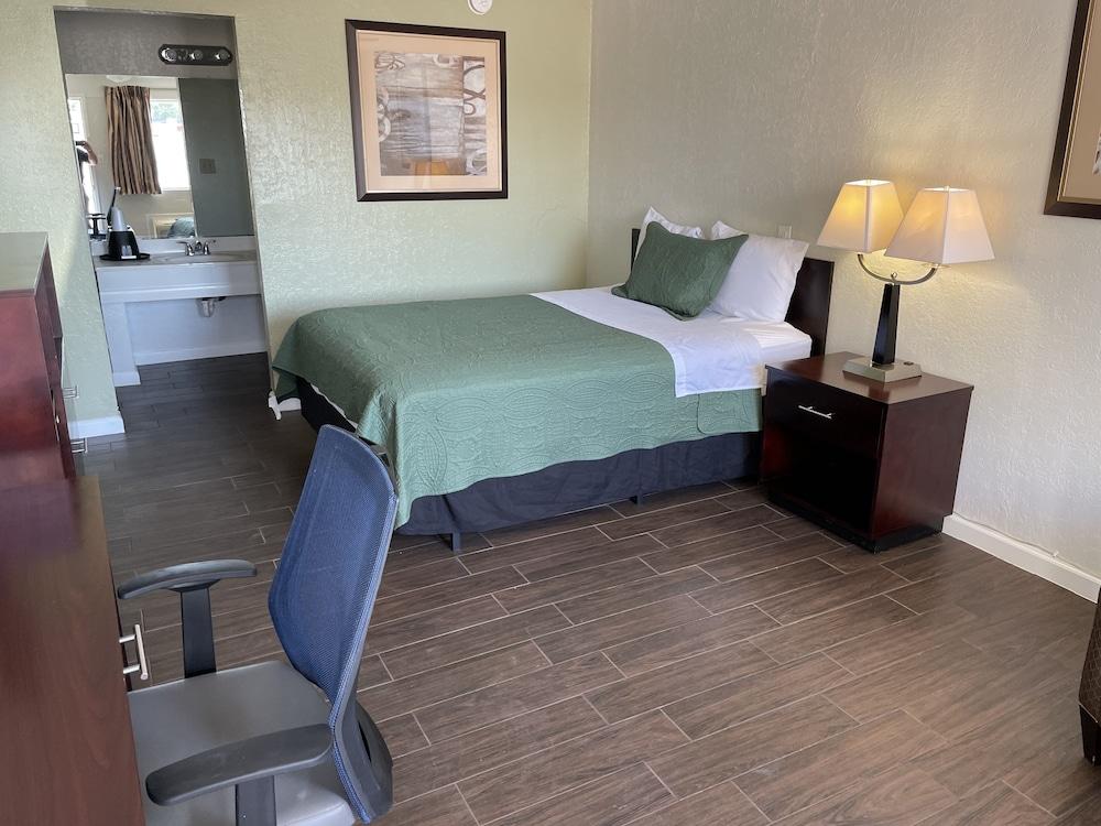 Del Rio Inn photo 2