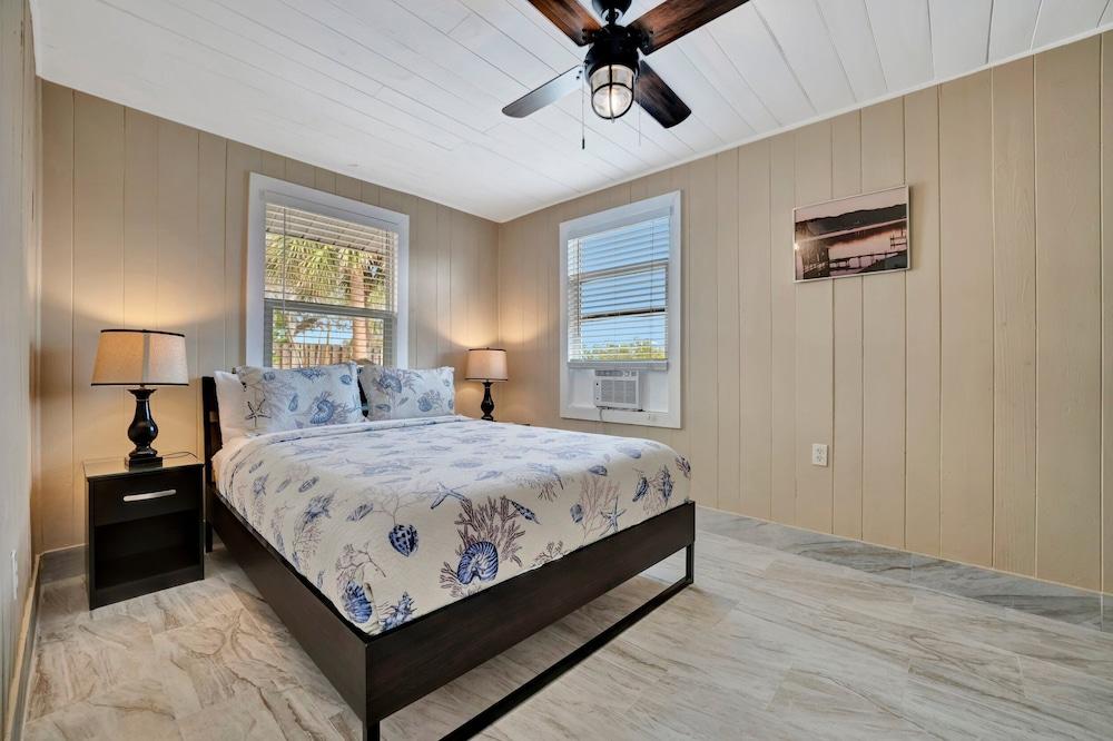 Stones Throw Beachfront Luxury Suites photo 3