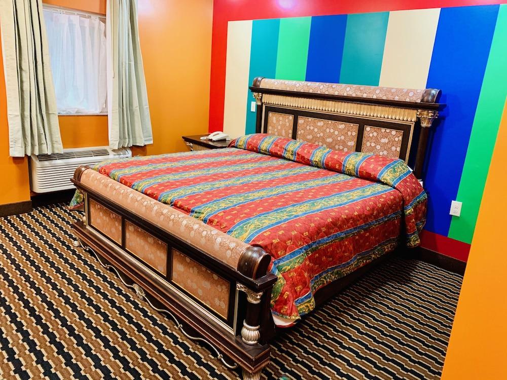 Motor City Inn & Suites photo 5