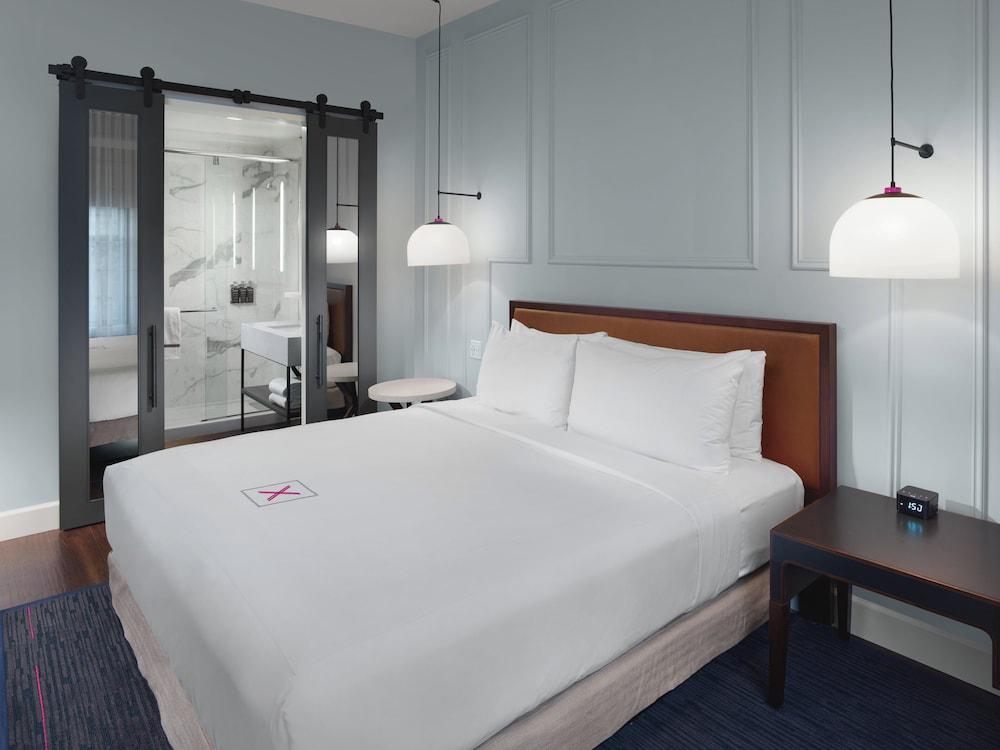 Axiom Hotel photo 10