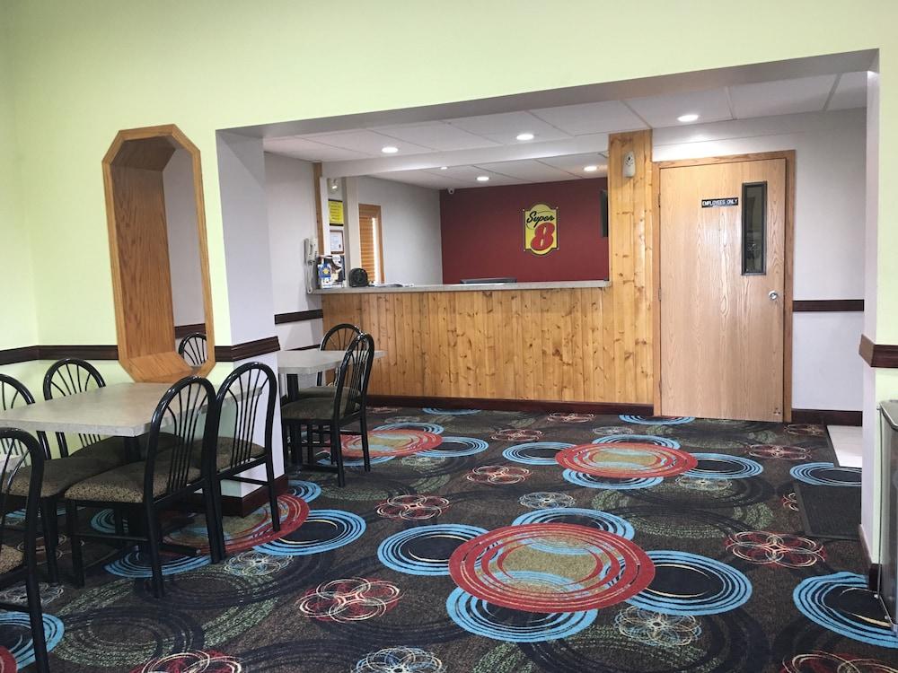 Red Roof Inn Ames photo 4