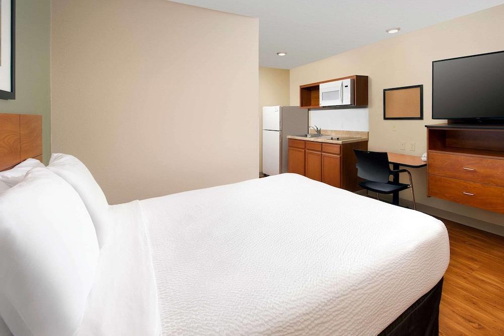 WoodSpring Suites Chicago Romeoville photo 10