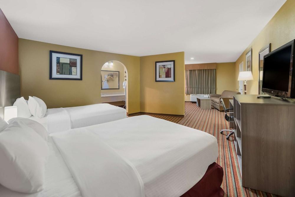 SureStay Hotel by Best Western Mt Pleasant photo 8