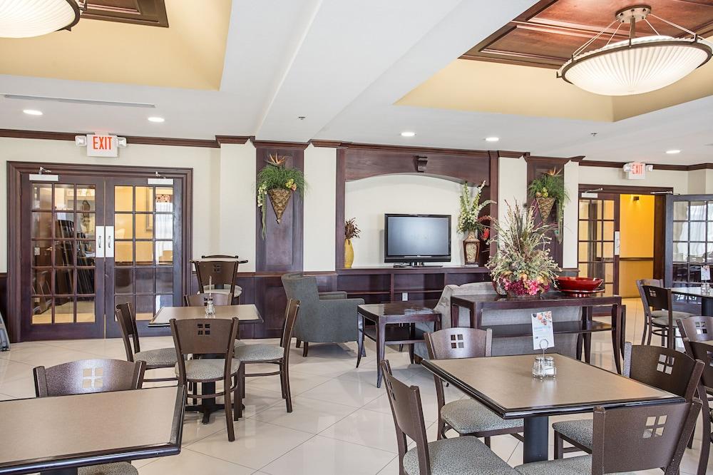 Holiday Inn Express Hotel & Suites BYRAM by IHG photo 34