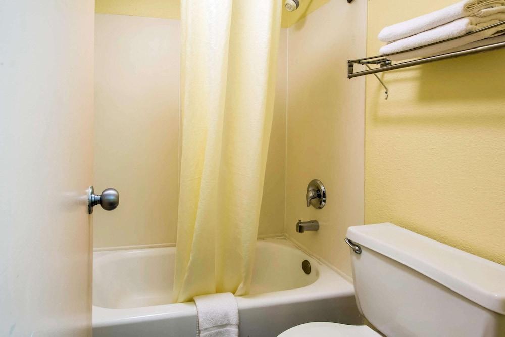 SureStay by Best Western Jacksonville Airport photo 31