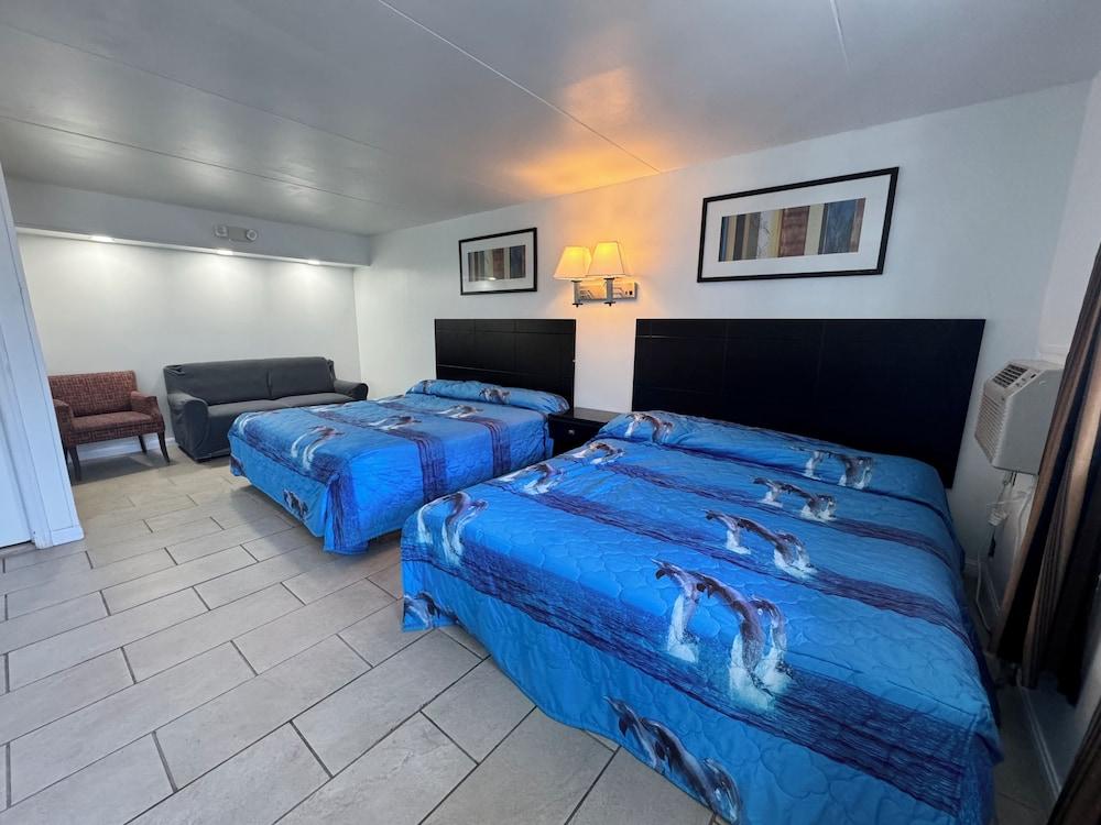Skyview Manor Motel photo 59