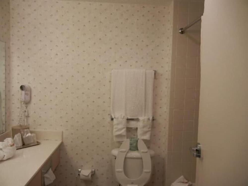 Landmark Inn Fort Liberty photo 10