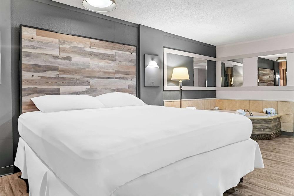 Rodeway Inn & Suites Saginaw I-675 photo 42