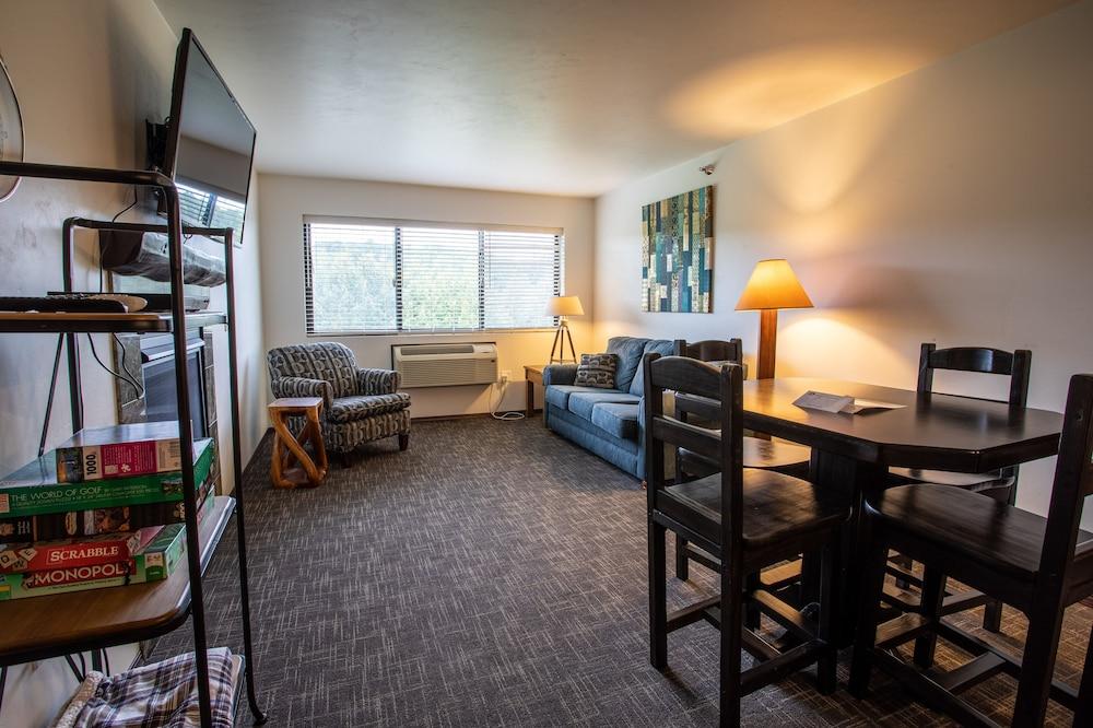 Open Hearth Lodge photo 15