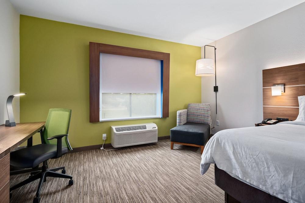 Holiday Inn Express Suites Van Buren-Ft Smith Area by IHG photo 2