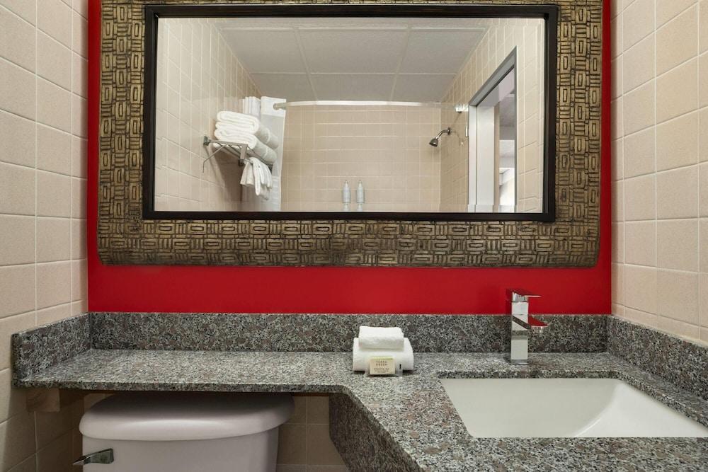 Econo Lodge photo 13