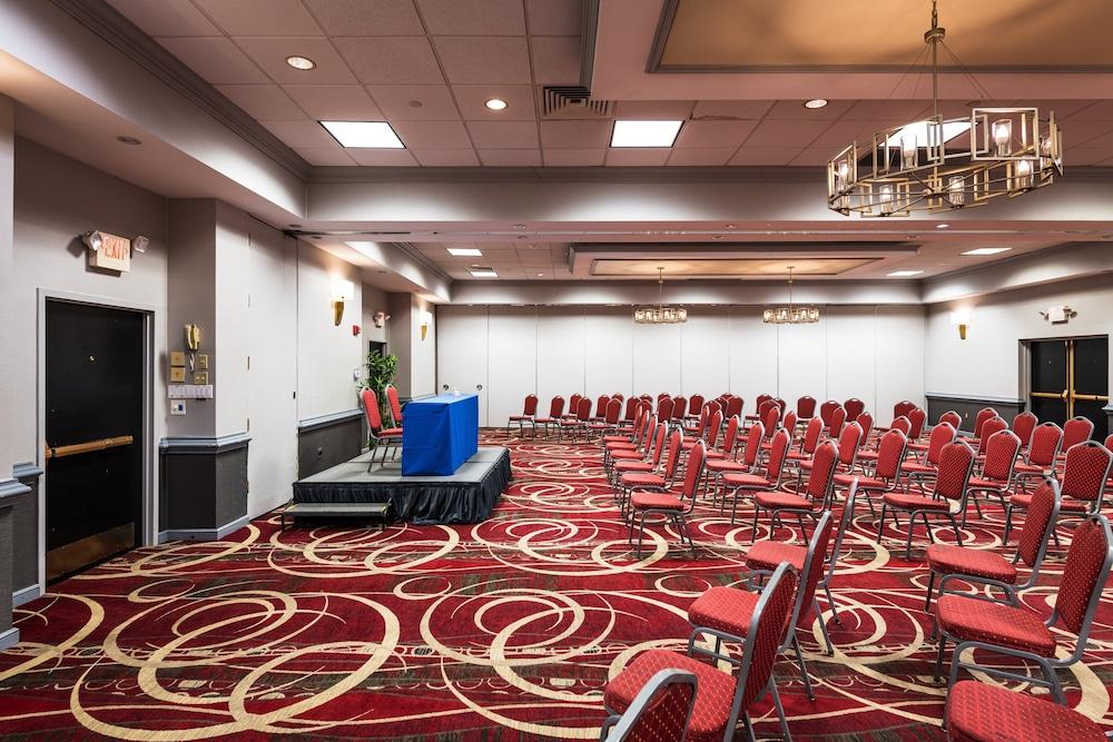 Crowne Plaza Newark Airport by IHG photo 21