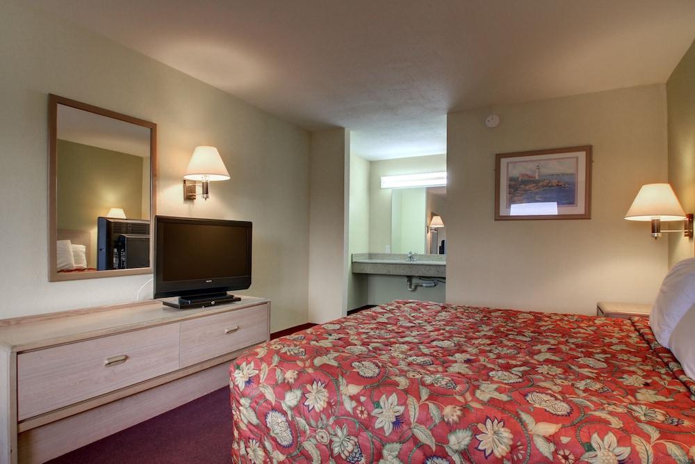 Key West Inn - Montgomery photo 5