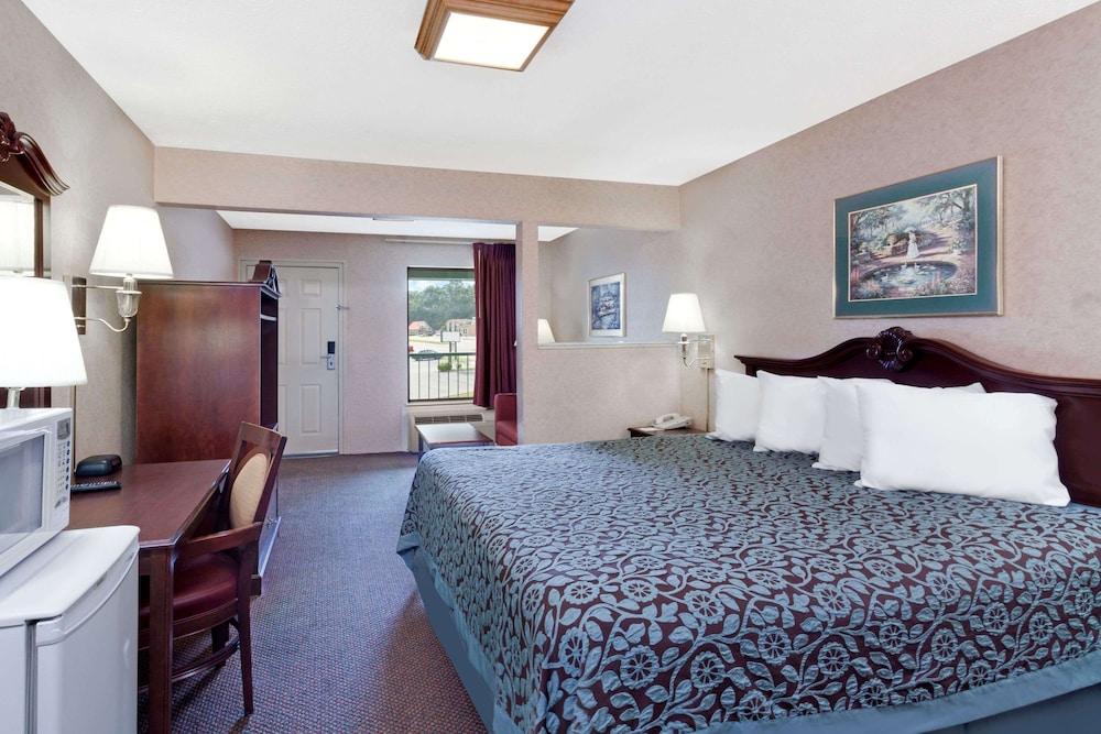 Days Inn by Wyndham Morristown photo 9