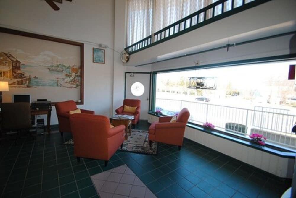 Lee High Inn photo 3