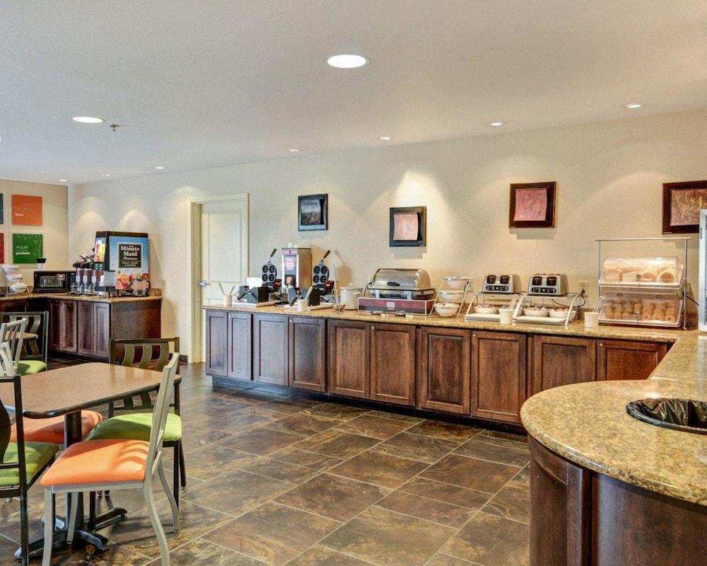 Comfort Suites near Hot Springs Park photo 34