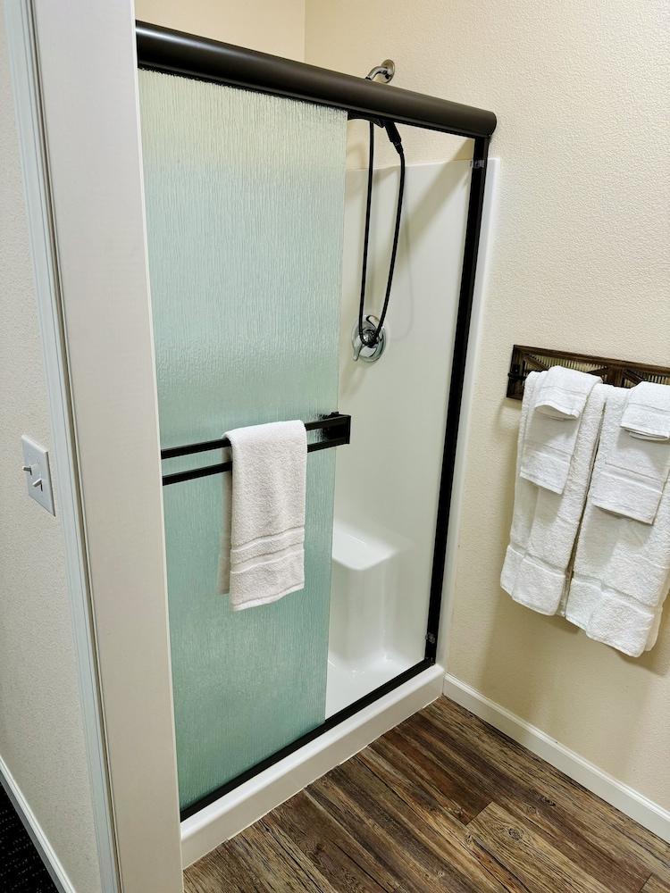 Grizzly Lodge Motel photo 21