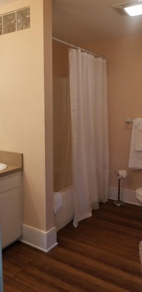 Downtown Guest Quarters Hotel photo 53
