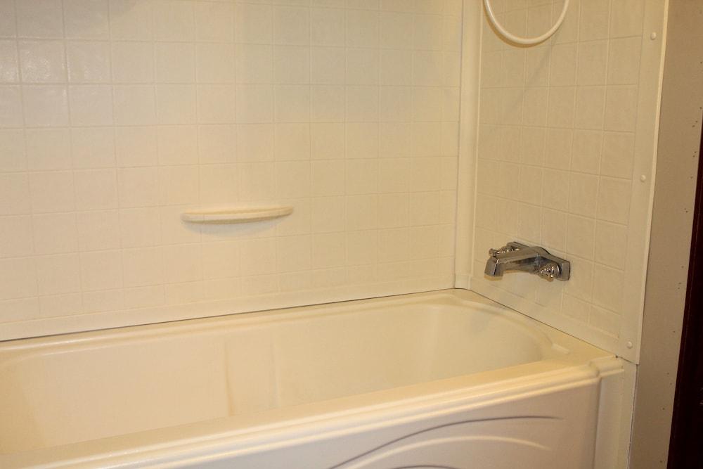 Target Hospitality-Midland Lodge photo 15
