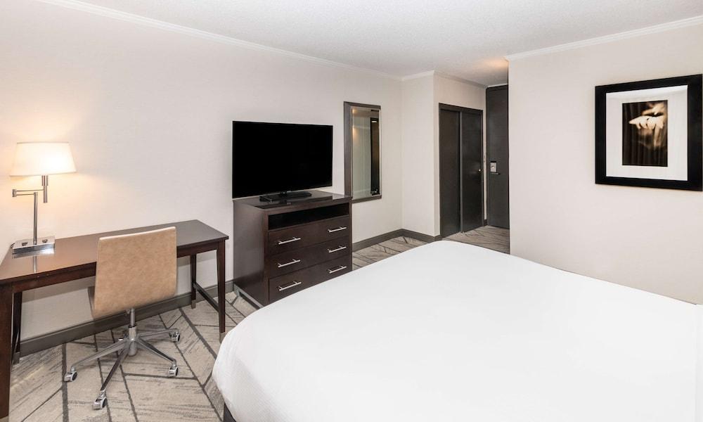 DoubleTree by Hilton Newark Penn Station photo 42