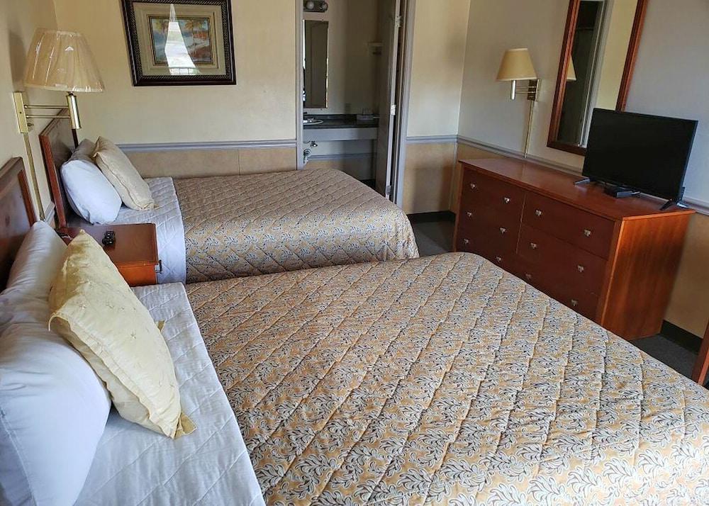 Traveler's Choice Motel photo 5