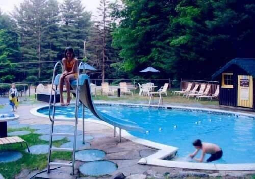 Amber Lantern Lake George Motel and Cottage Rentals photo 35