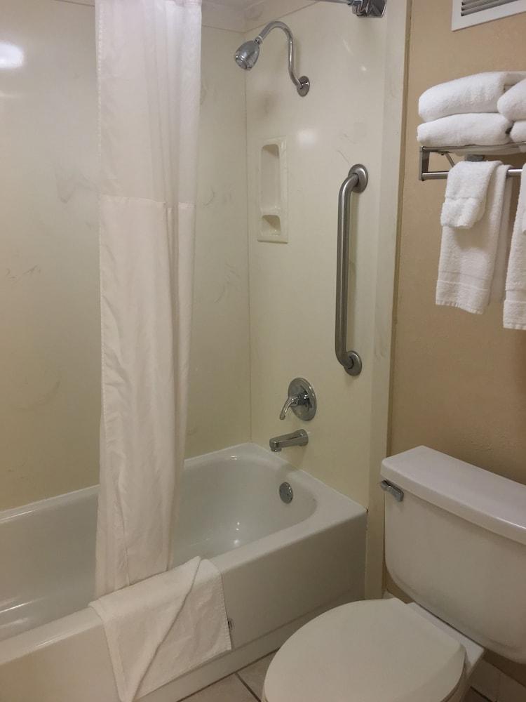 Quality Inn & Suites Clarksville photo 6