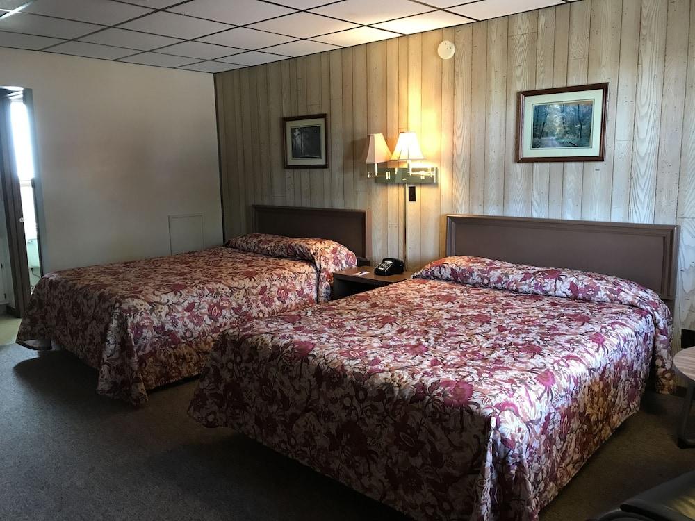 Colonial Hotel-Motel photo 13