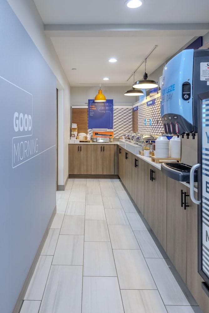 Holiday Inn Express & Suites Zion by IHG photo 27