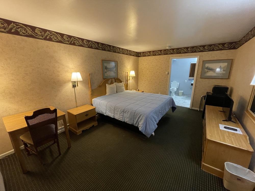 Capital O First Heritage Inn Rantoul IL I 57 photo 26
