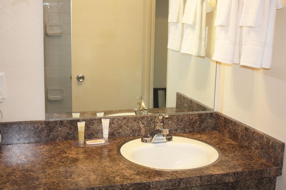 Main Street Lodge and Suites photo 9