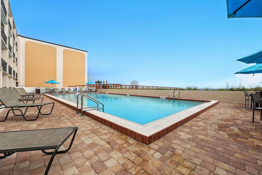 Beacher's Lodge Oceanfront Suites photo 3