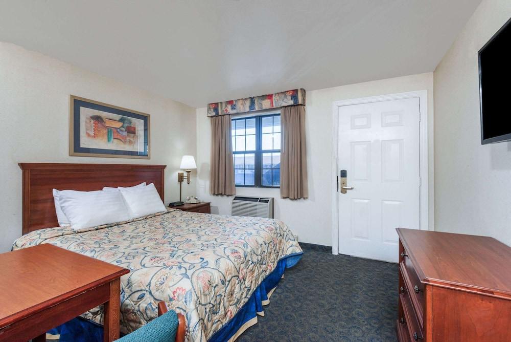 Knights Inn North Attleboro photo 30
