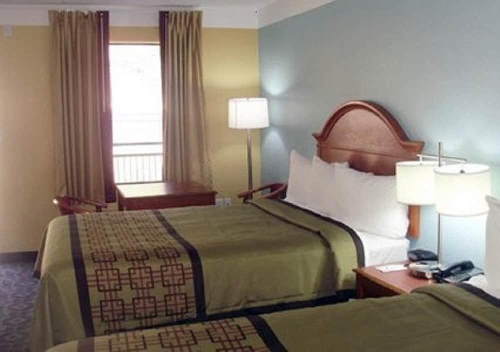 Econo Lodge photo 17