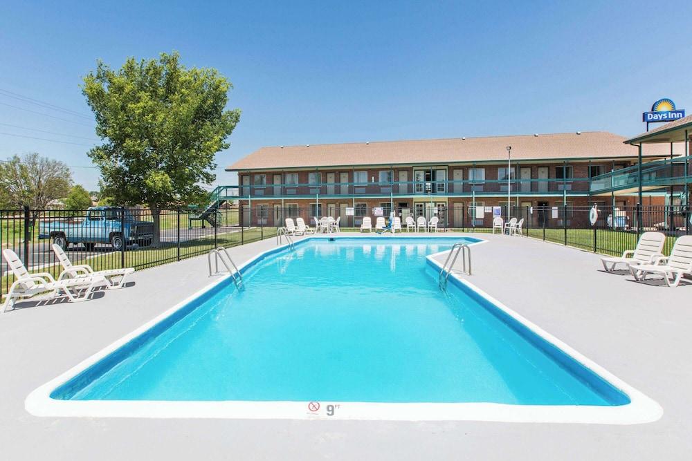 Days Inn by Wyndham Hays photo 42