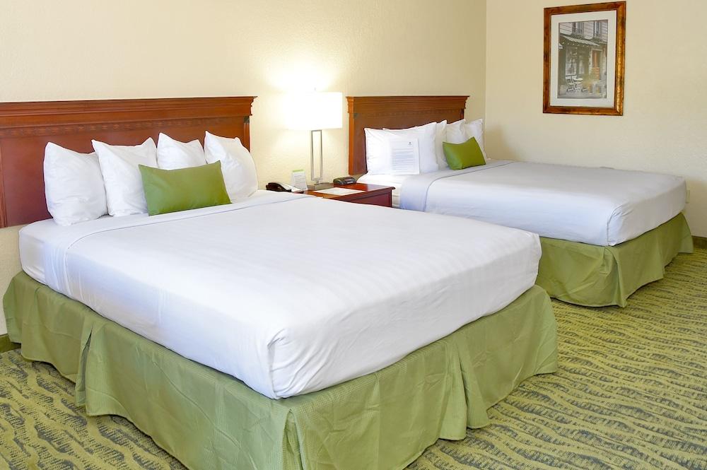 Baymont by Wyndham Orlando East photo 15