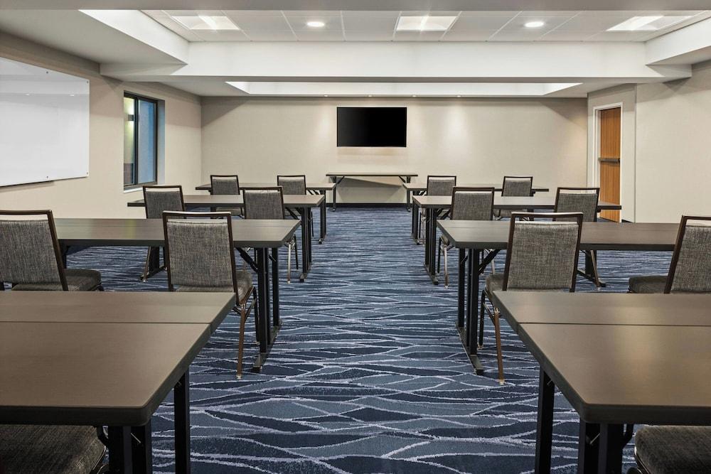 Fairfield Inn & Suites by Marriott Cedar Rapids North photo 37