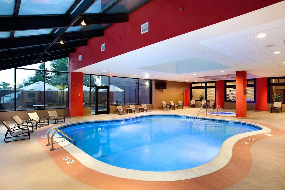 Hilton Chicago/Oak Brook Suites photo 23