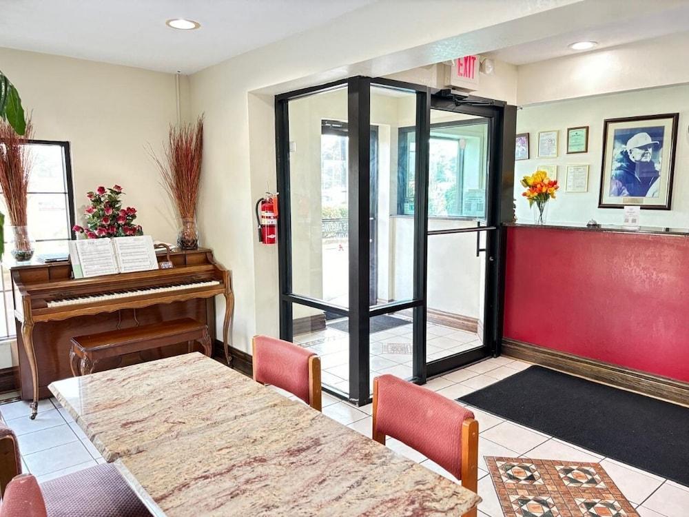 Budget Inn photo 33