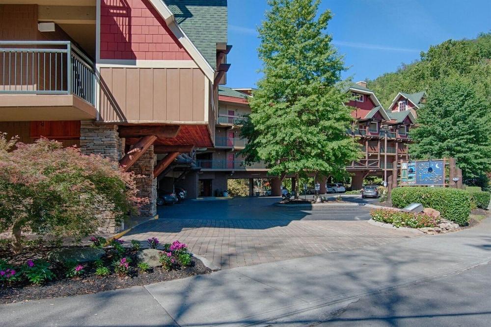 Old Creek Lodge photo 41