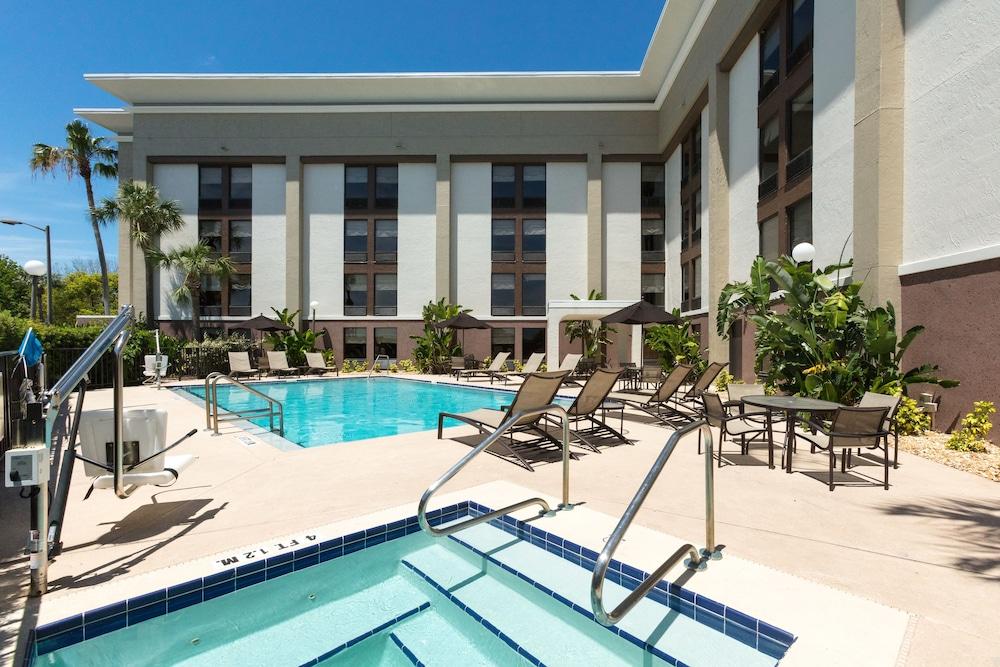 Hampton Inn Daytona Speedway photo 43
