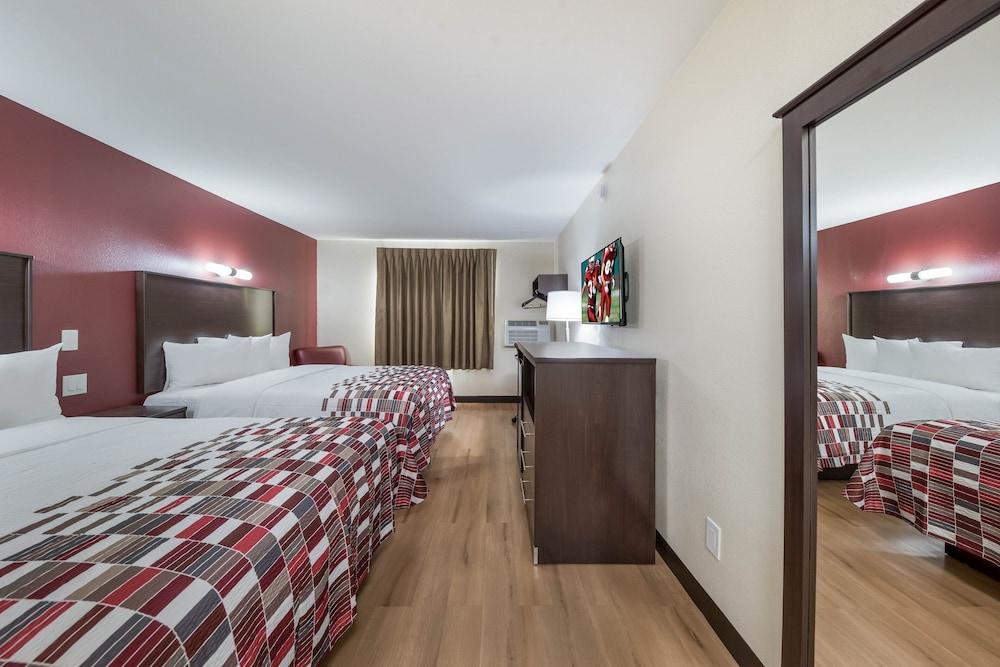 Red Roof Inn & Suites Denton photo 6