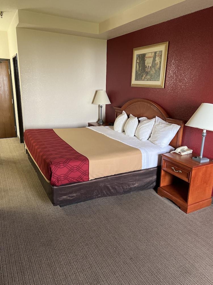 Express Inn & Suites photo 28