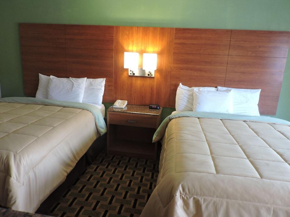 Days Inn by Wyndham Conover-Hickory photo 11
