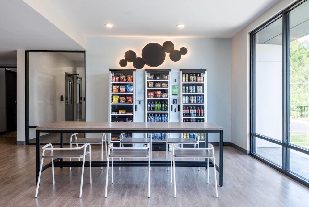 Echo Suites Extended Stay by Wyndham Atlanta-Conyers photo 8