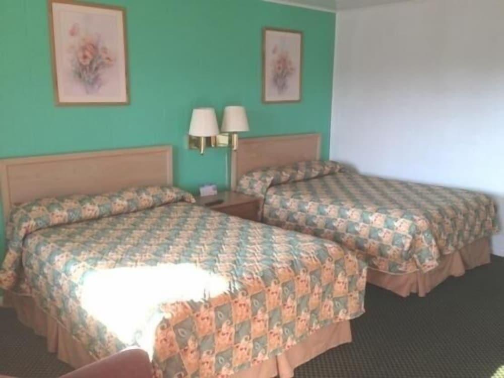 Village Inn photo 12