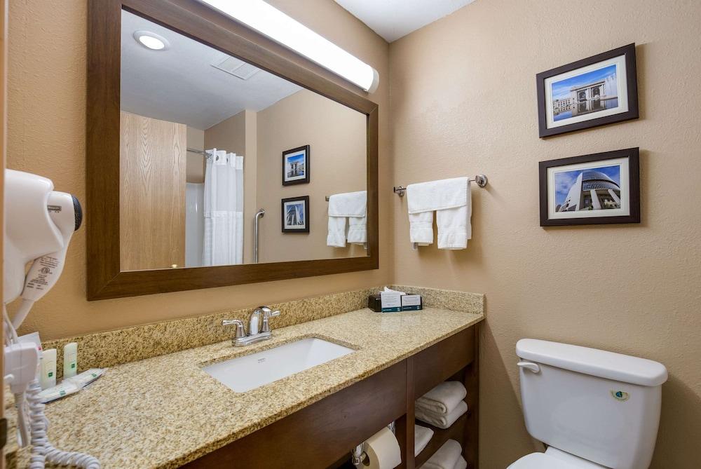 Quality Inn I-70 Near Kansas Speedway photo 29
