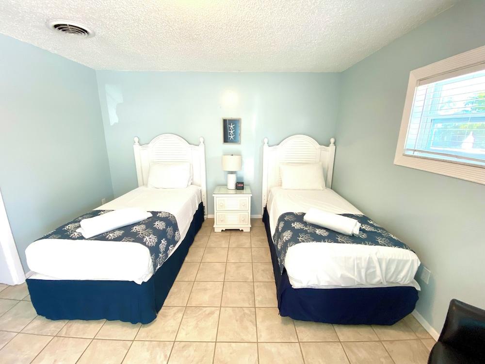 Tropical Breeze Beach Club photo 29